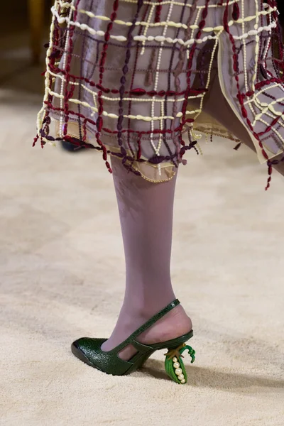 Look 3